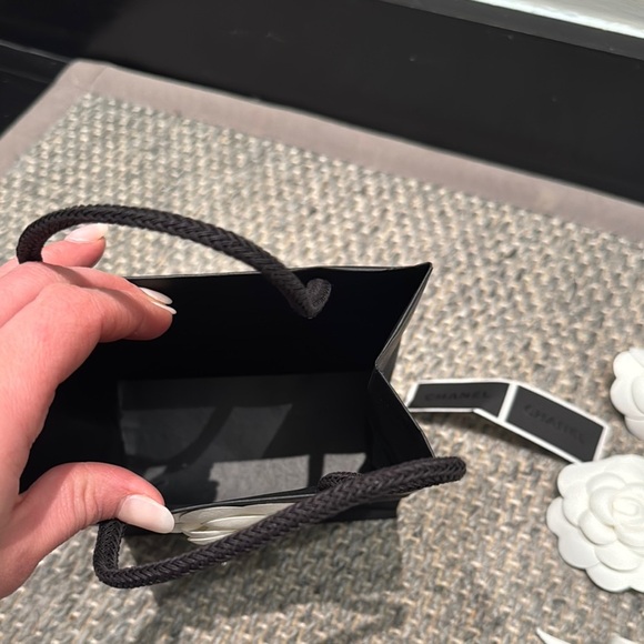 Chanel Authetic Mini Shopping Bag, Ribbon, 4 Stickers & 4 Flowers - Picture 6 of 7